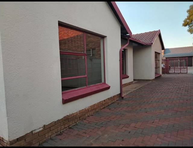 3 BEDROOM PROPERTY TO RENT IN BENDOR